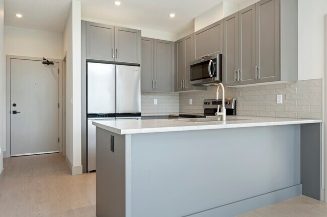 Photo du bâtiment - 45549-45549 Knight Rd