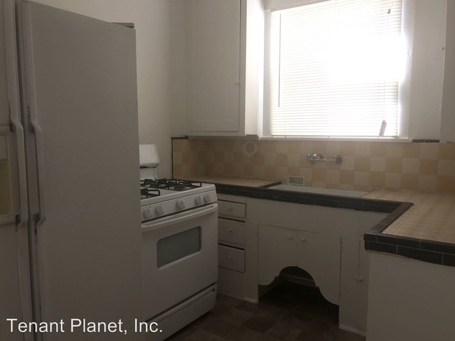 Building Photo - 2949 Kalmia St