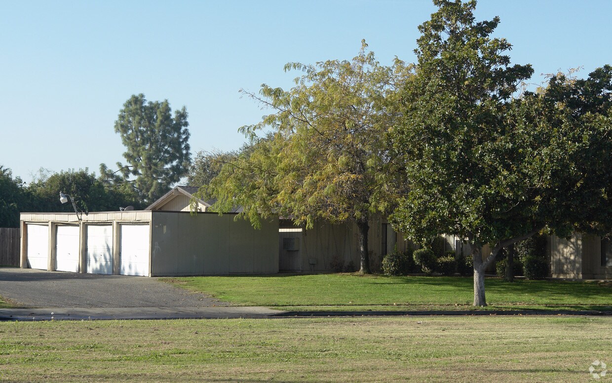 Building Photo - 4573-4575 N Emerson Ave