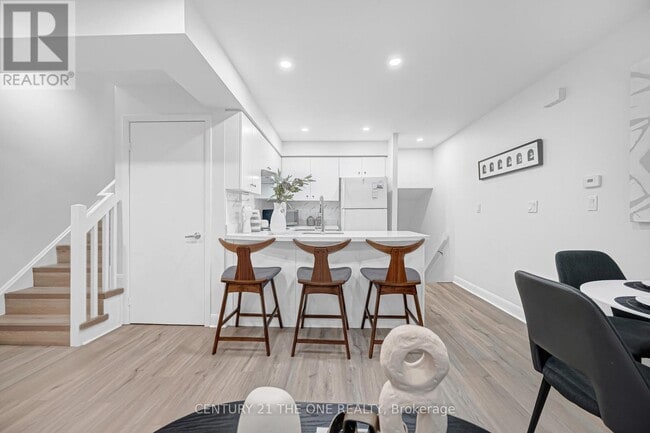 Building Photo - 415 Jarvis St