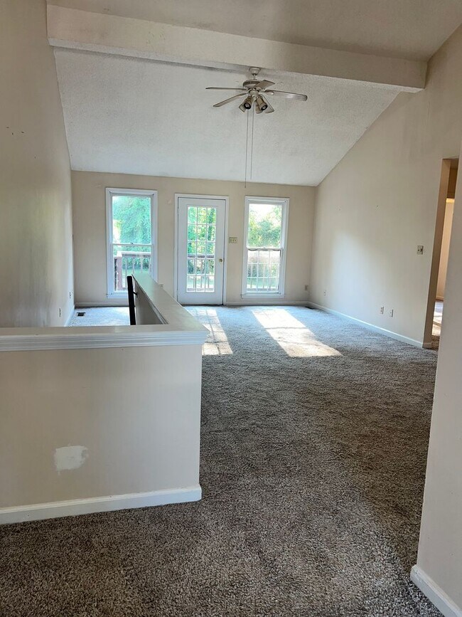 Foto del edificio - 230 Lovers Ln