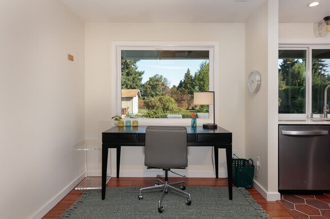 Building Photo - 4264 Belmont Dr