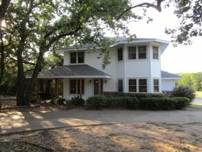 Building Photo - 1311 Overlook Dr