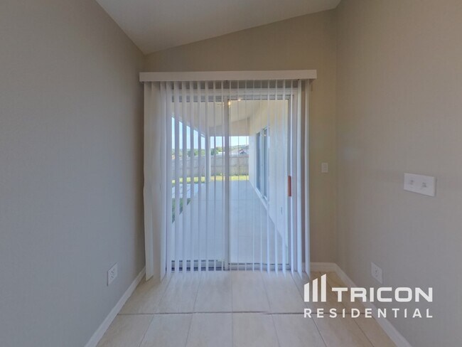 Building Photo - 807 Shore Breeze Way