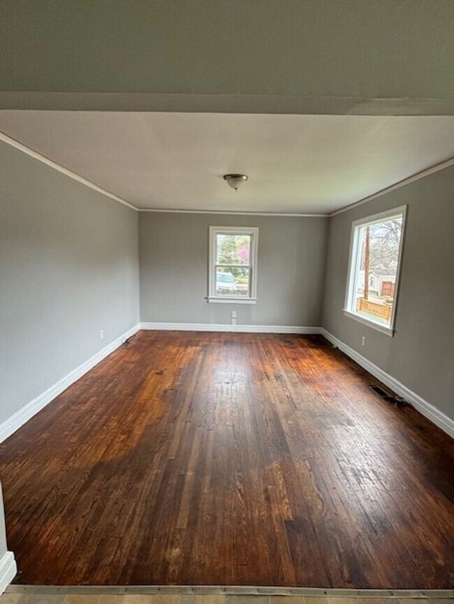 Foto del edificio - Quaint 2 Bedroom 1 Bath Home with LARGE fe...