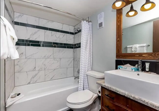 Building Photo - Silverthorne 2BR at Treehouse! Year lease!...