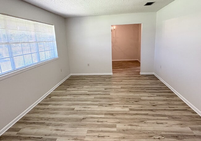 Building Photo - "Charming 3-Bedroom home in Mary Esther!"