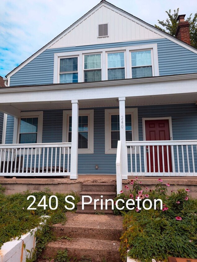 Foto principal - 3 bedroom 2 bath Single Home