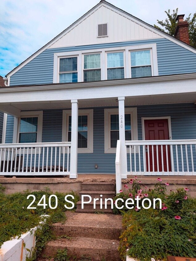 Primary Photo - 3 bedroom 2 bath Single Home