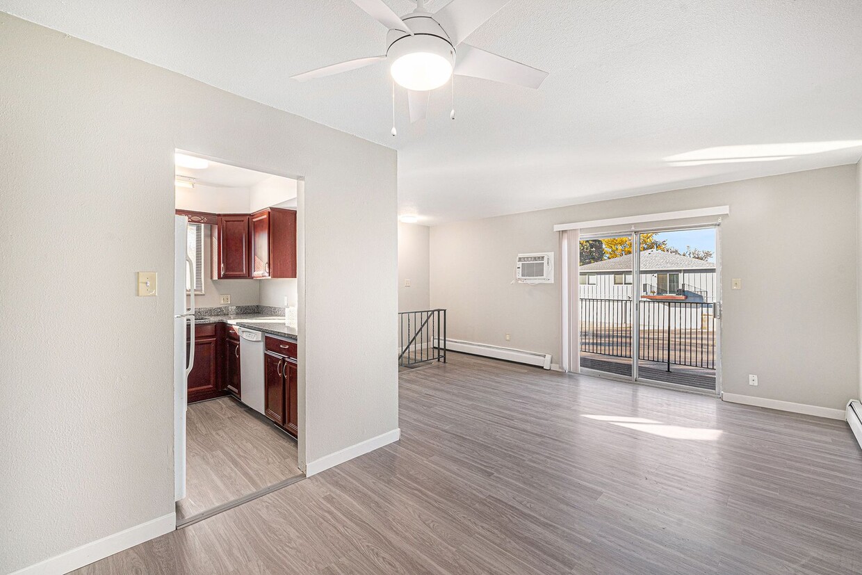 Foto principal - Updated 2 Bed 1 Bath Townhome in HAMPDEN V...