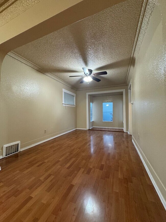 Building Photo - Newly Updated Spacious 4 Bedroom Tacoma Home