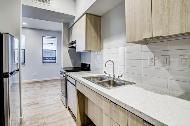 Building Photo - 3113 St Charles St