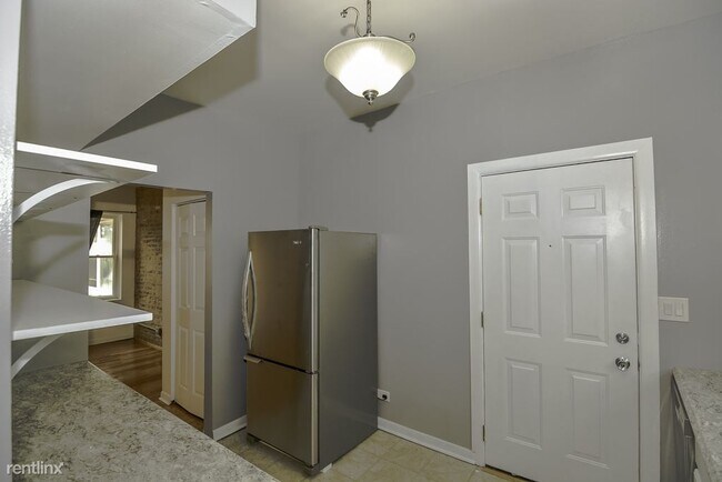 Building Photo - 4915 N Avers Ave