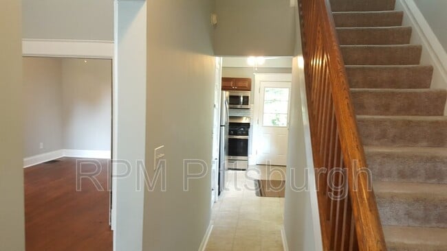 Building Photo - 561 North Ave