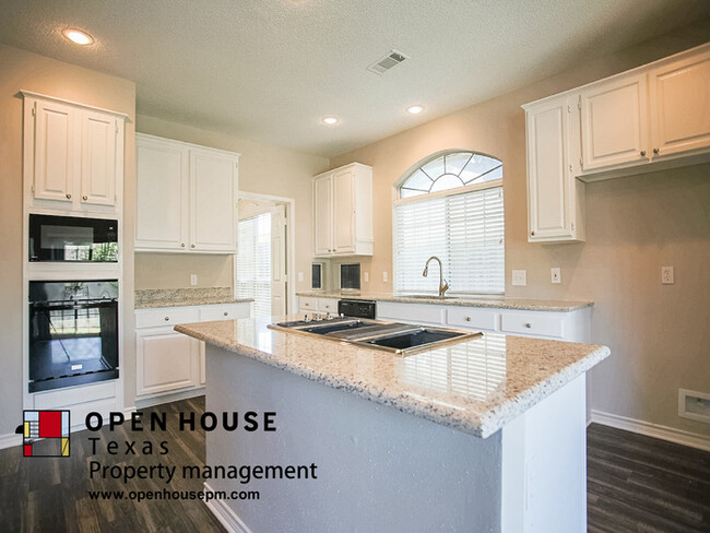 Building Photo - 2037 Liverpool Dr Plano