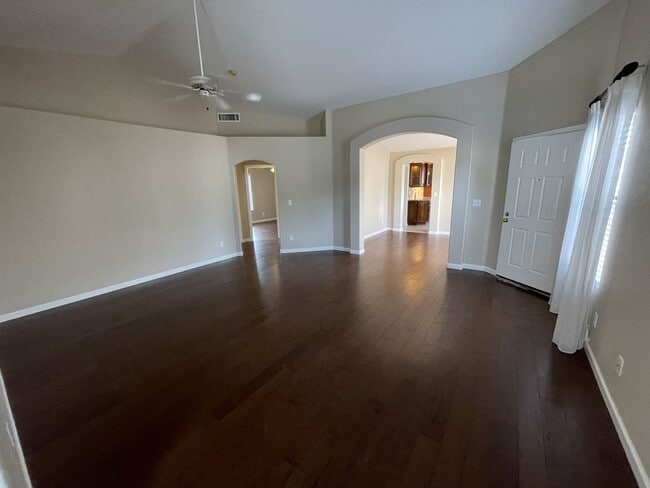 Foto del edificio - Beautiful 3 Bed / 2 Bath Home in Prime Loc...