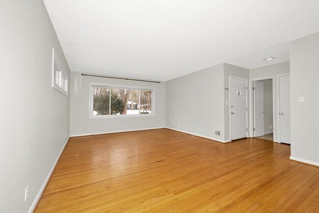 Building Photo - Charming Broad Ripple 3 Bedroom