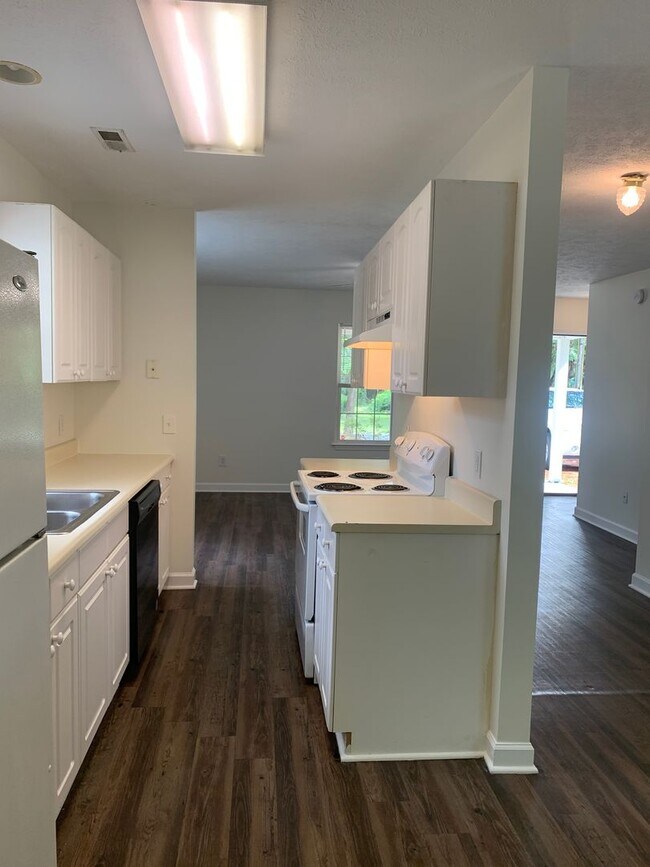 Foto del edificio - 3 Bedroom 2 Bath House on Hillsdale Drive