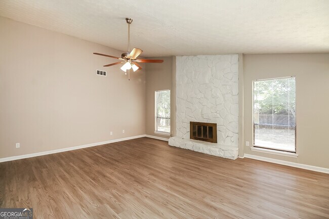 Building Photo - 8178 Winewood Way