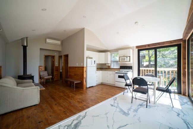 Building Photo - 2689 Muskoka District Road 118 West