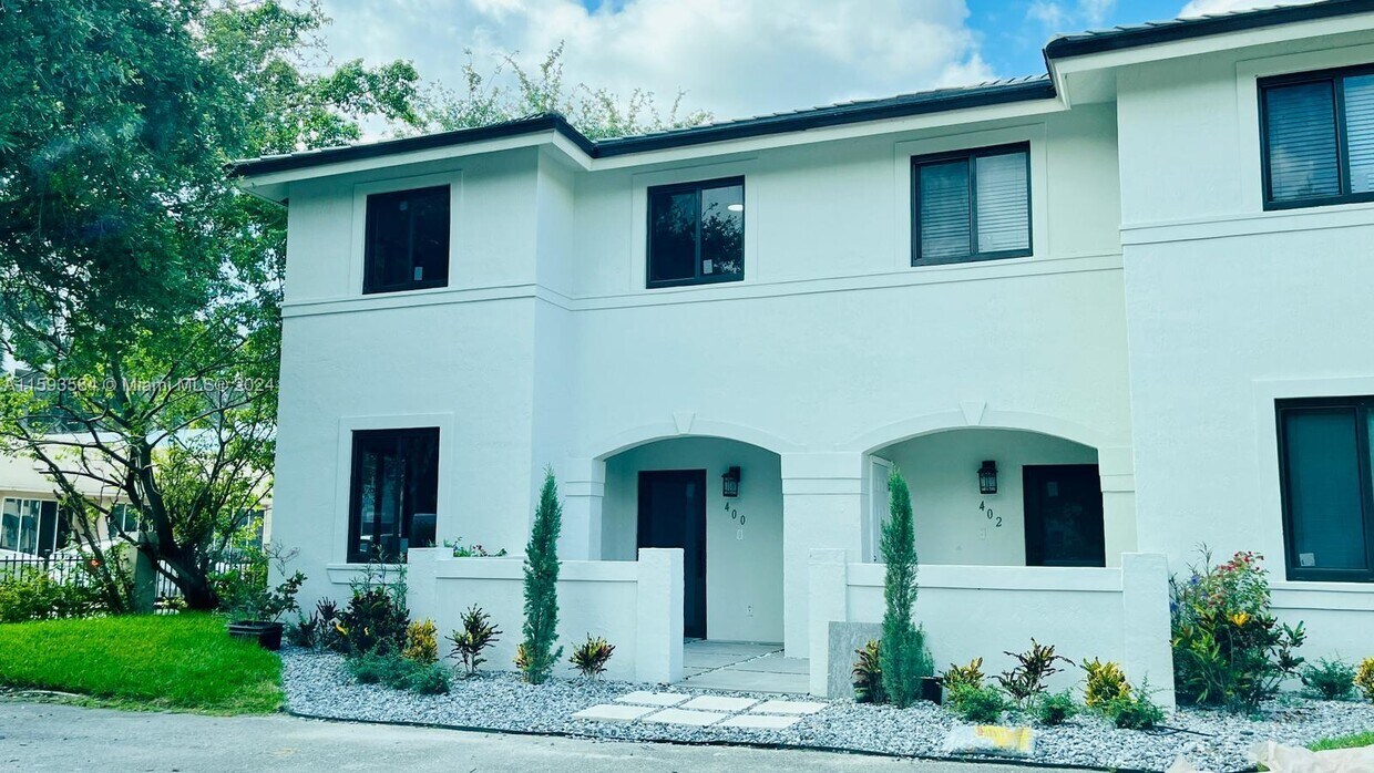 Primary Photo - 400 Giralda Ave