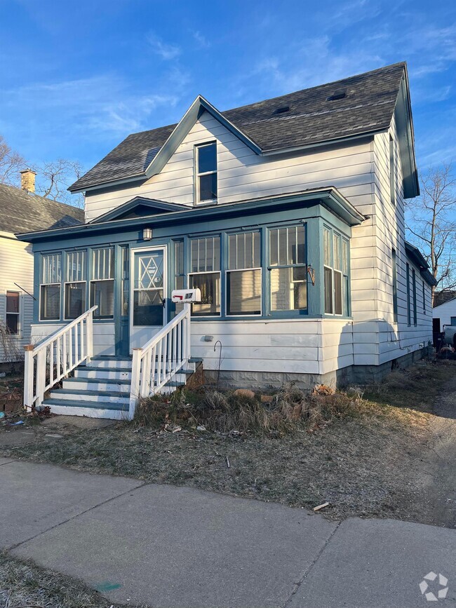Building Photo - 17 E 16th St