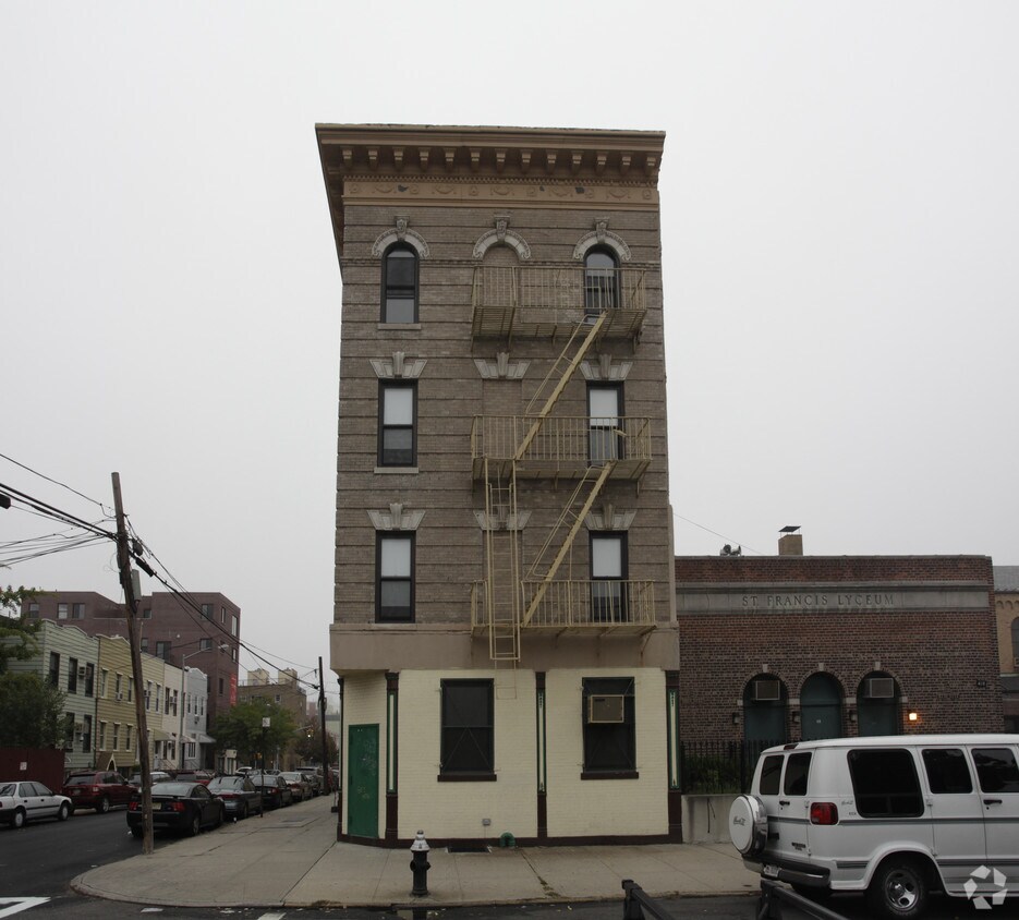 Foto del edificio - 206 Skillman Ave