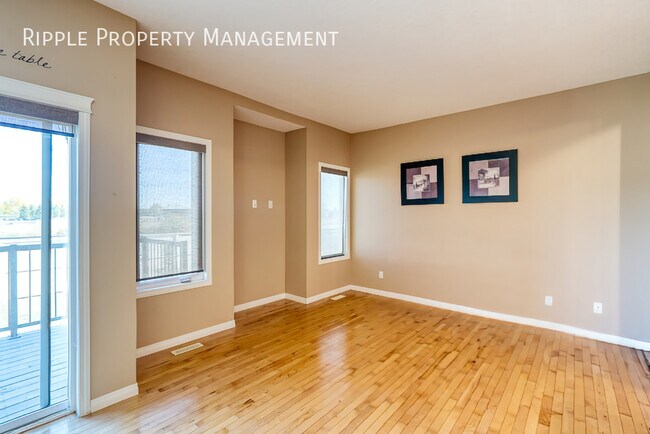 Photo du bâtiment - Modern 3 Beds, 2.5 Baths TownHouse | No Pe...