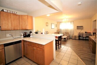 Building Photo - 400 Governors Dr