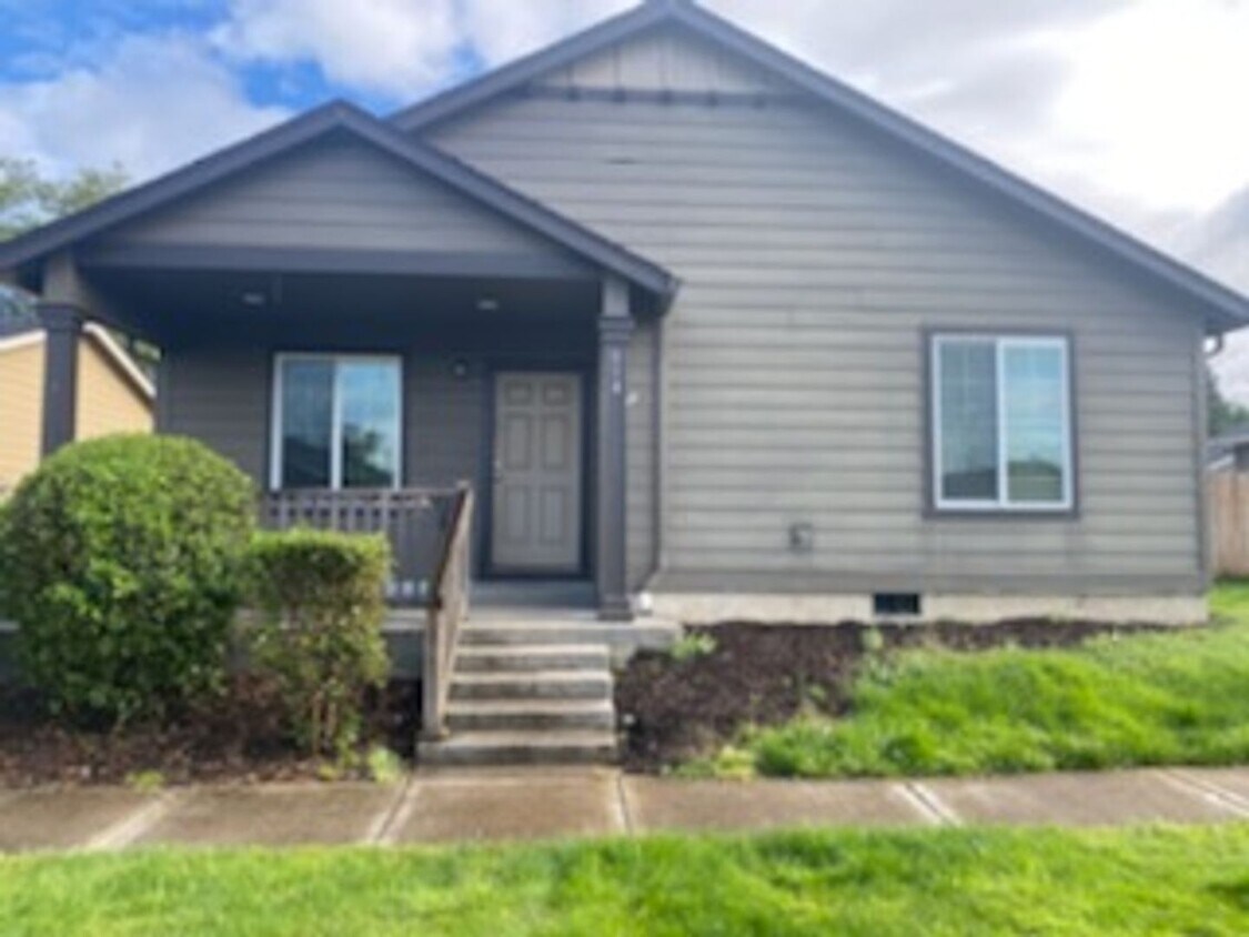 Primary Photo - PRICE REDUCED: Two Bedroom House in Battle...