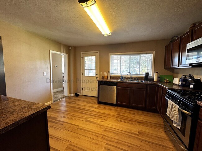 Foto del edificio - Stunning 4 Bedroom House near Old Colorado...
