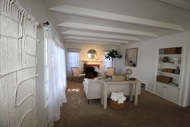 Foto del edificio - Charming Midtown Ventura Home- 3 Bedroom + 1.75 Bath