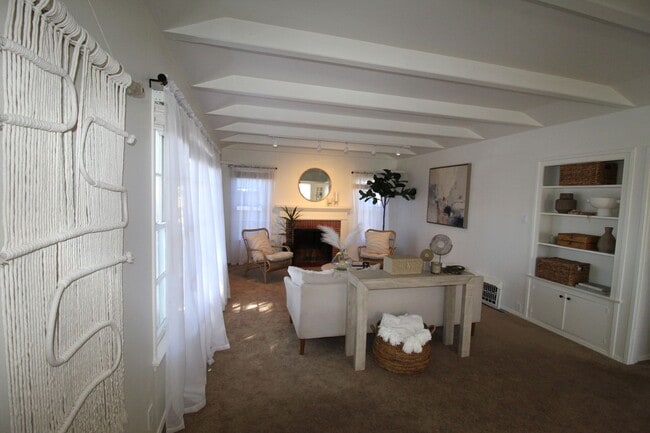Building Photo - Charming Midtown Ventura Home- 3 Bedroom + 1.75 Bath
