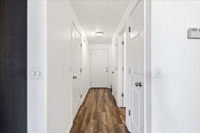Building Photo - 3 Bedroom 2.5 Bathroom Townhouse in Southeast Boise
