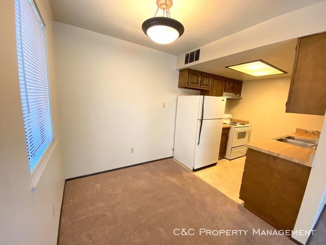Foto del edificio - Two Bedroom Townhouse In Monterey