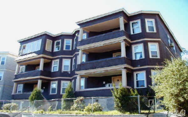 Primary Photo - 19-21 Fessenden St