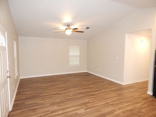 Foto del edificio - New Construction-Beautiful 3 Bedroom, 2 Ba...