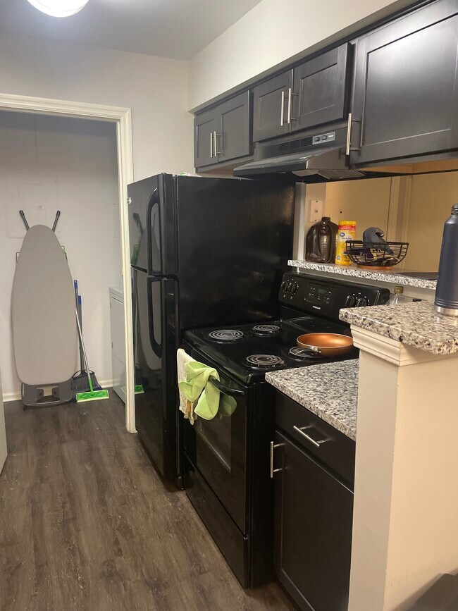 Kitchen + laundry room - 8318 Lakeshore Cir