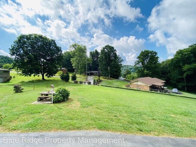 Building Photo - 4 br, 2 bath House - 124 Hobbs Street