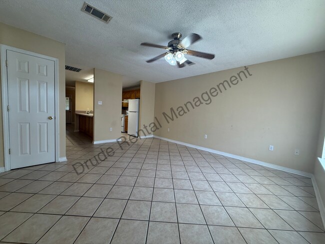 Foto del edificio - 508 Cedar Ln
