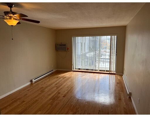 Primary Photo - 44 Maple St