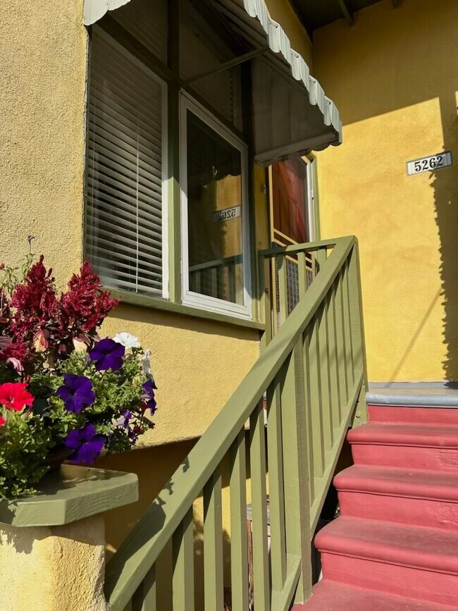 Foto del edificio - 5262 Willowcrest Ave
