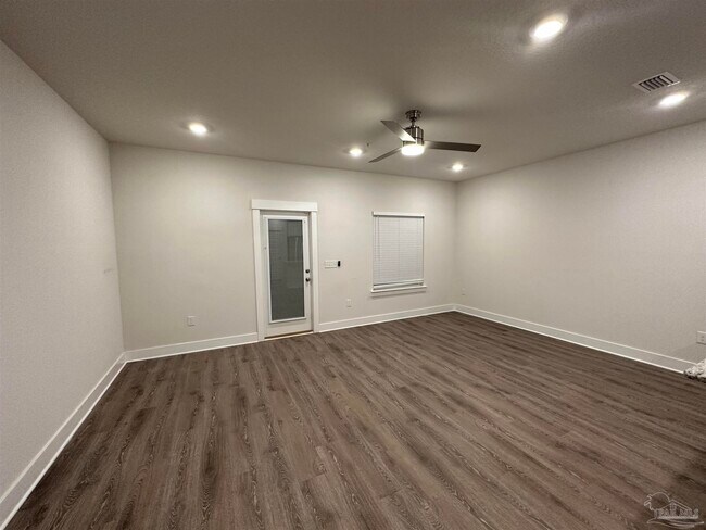 Foto del edificio - 1542 Iroquois Ct