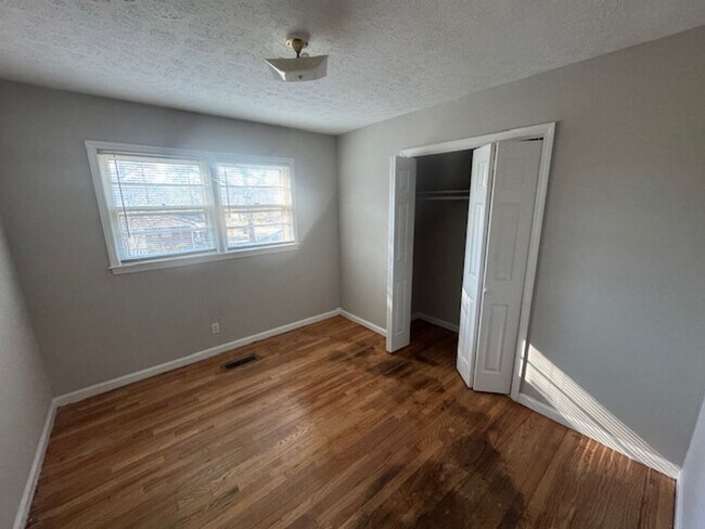 Building Photo - 116 Alton Dr