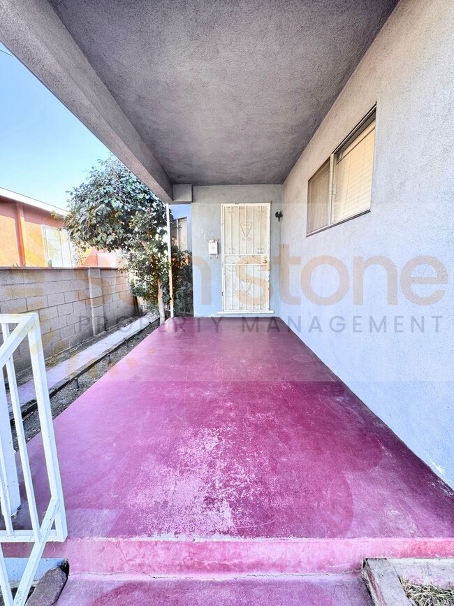 Foto del edificio - Almost 3 bedrooms, large backyard