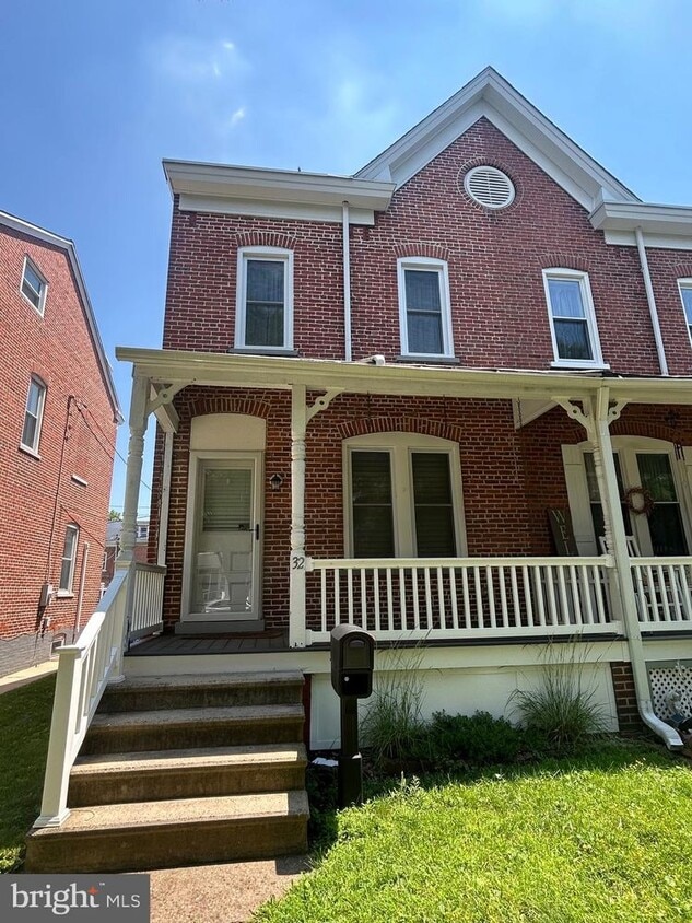 Primary Photo - 32 3rd Ave