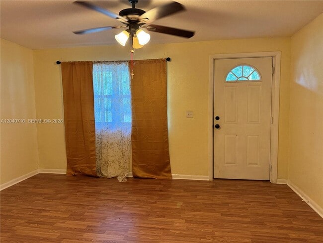 Foto del edificio - 9410 Gilchrist Ct