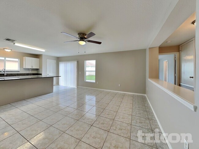 Foto del edificio - 2483 Brownwood Dr