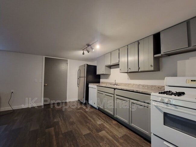 Foto del edificio - 2027 Smelter Ave NE