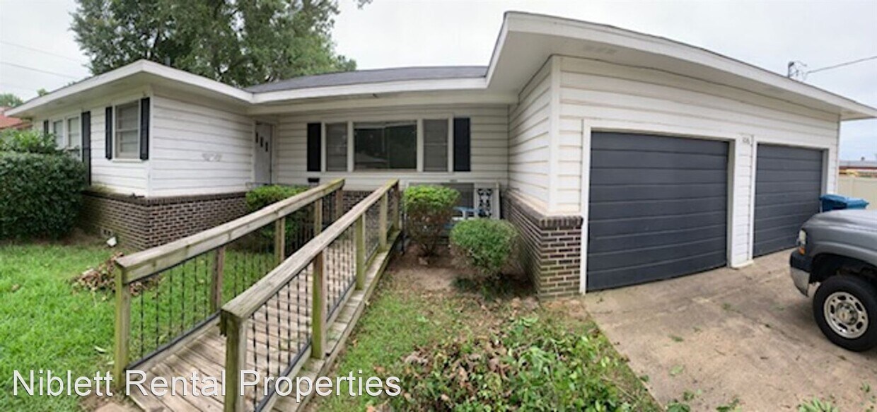 Foto principal - 3 br, 2 bath House - 106 Cedar